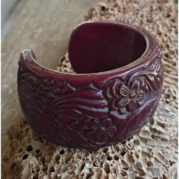 Bakelite Carved Dark Cherry Leaf Open Wide Cuff Bracelet - Picture 10 of 12